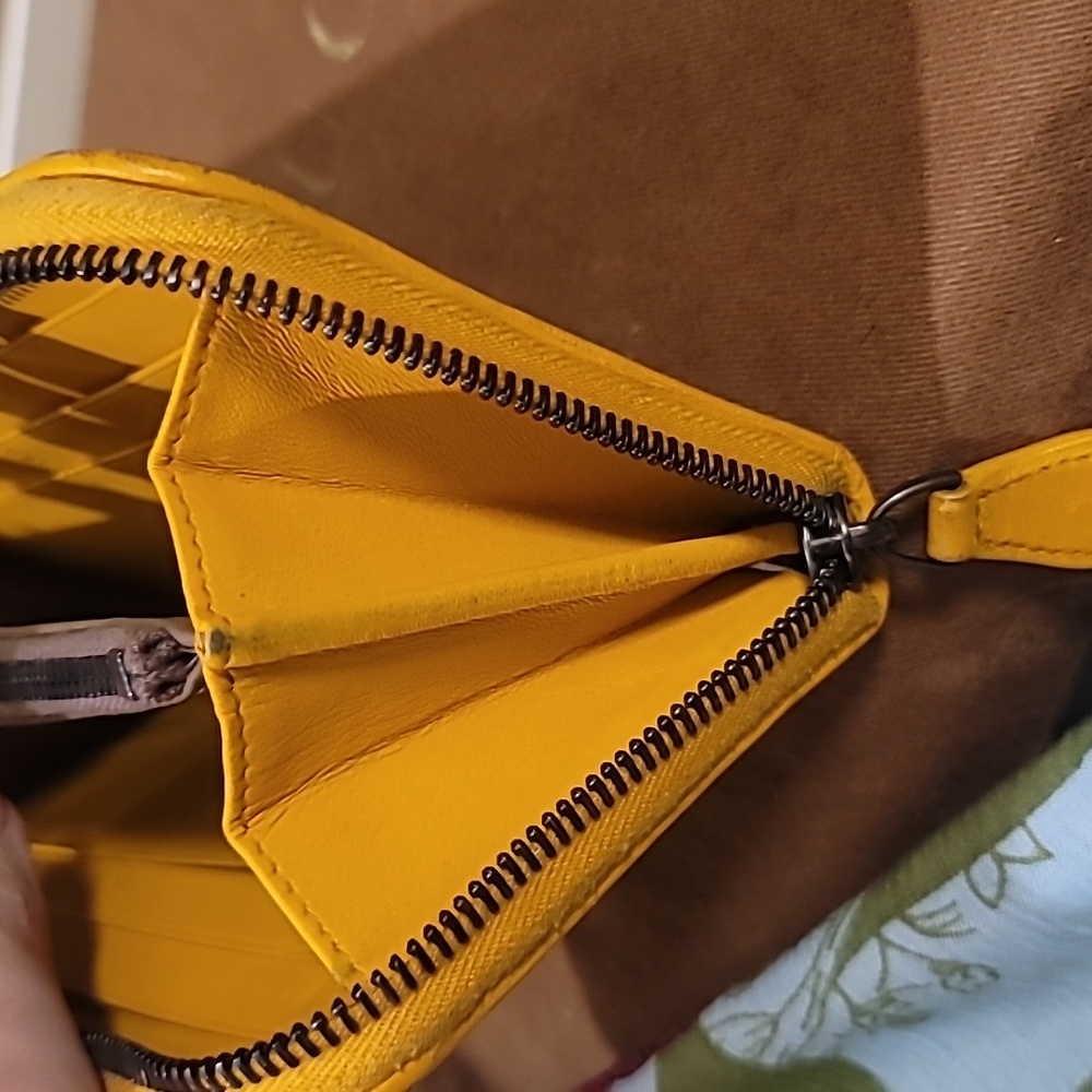 - Bottega Veneta yellow Zippy wallet - Picture 4 of 7
